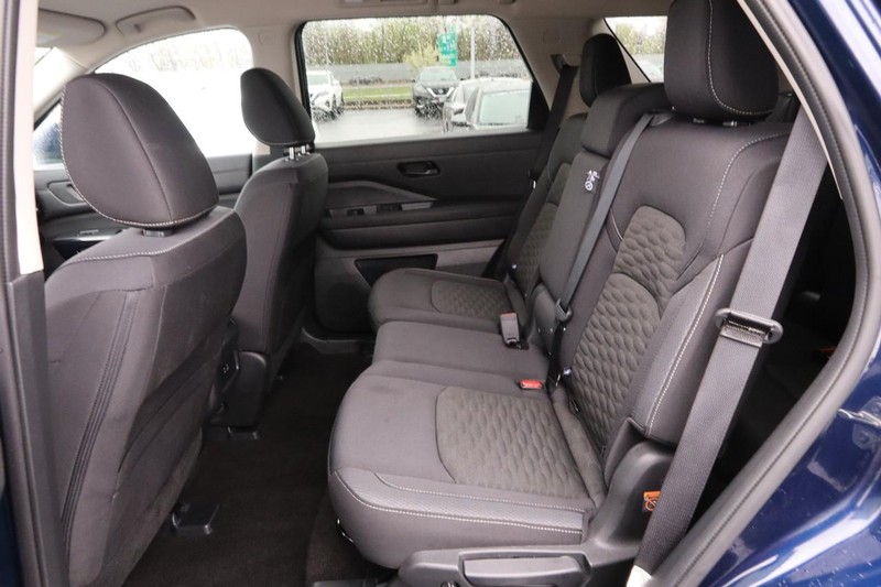 Nissan Pathfinder Vehicle Image 09