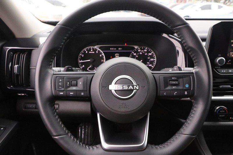 Nissan Pathfinder Vehicle Image 11