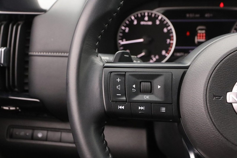 Nissan Pathfinder Vehicle Image 12