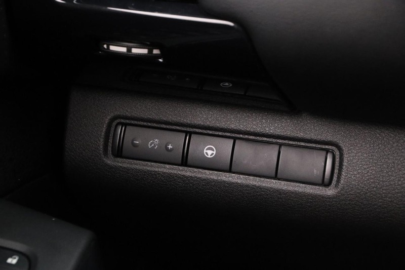 Nissan Pathfinder Vehicle Image 15