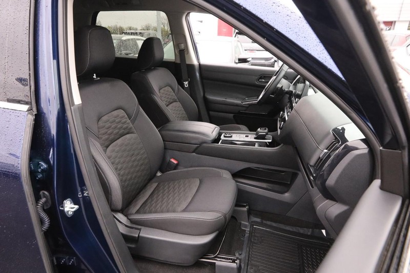 Nissan Pathfinder Vehicle Image 25