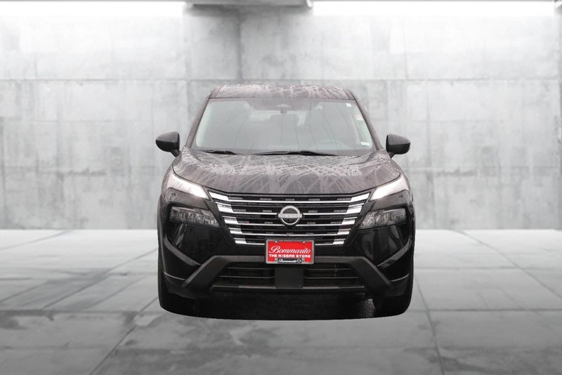 Nissan Rogue Vehicle Image 04