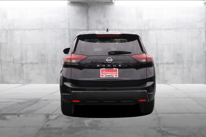 Nissan Rogue Vehicle Image 06