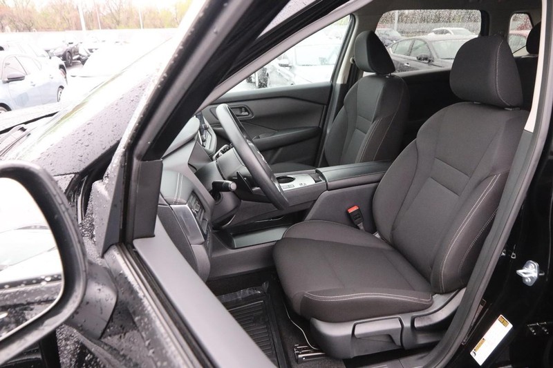 Nissan Rogue Vehicle Image 08