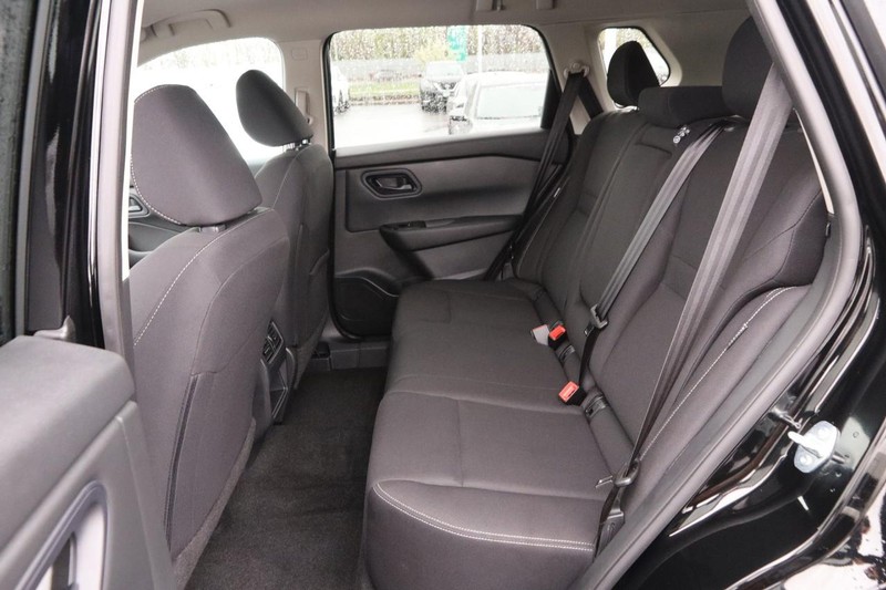 Nissan Rogue Vehicle Image 09