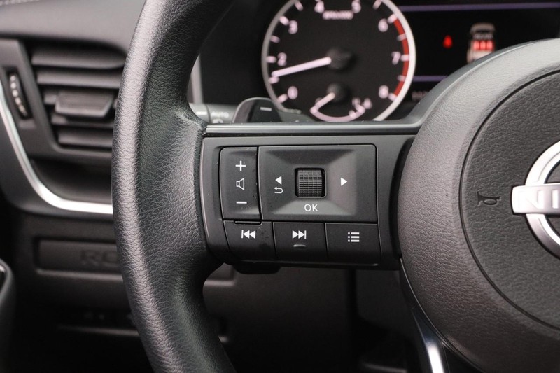 Nissan Rogue Vehicle Image 11