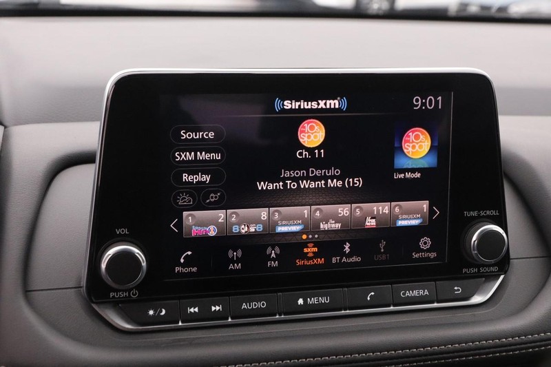 Nissan Rogue Vehicle Image 14