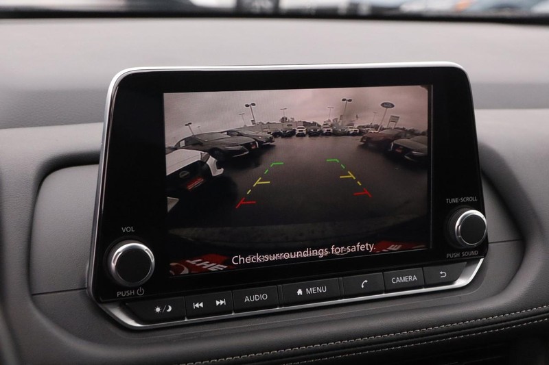 Nissan Rogue Vehicle Image 15