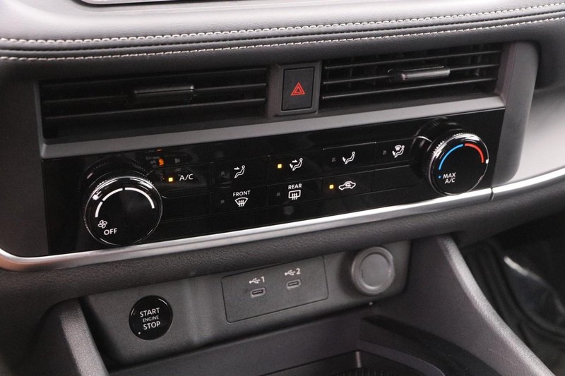 Nissan Rogue Vehicle Image 16