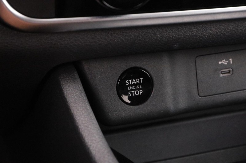 Nissan Rogue Vehicle Image 17