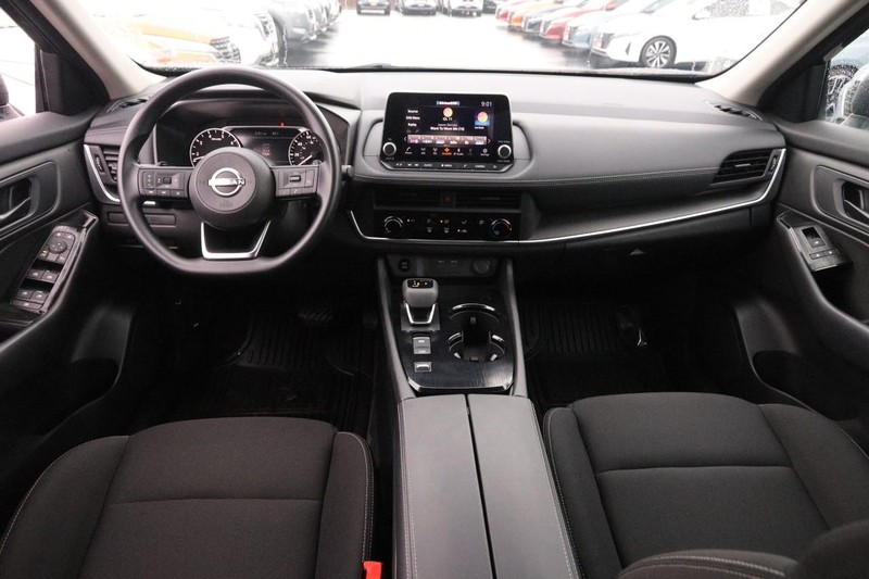 Nissan Rogue Vehicle Image 18