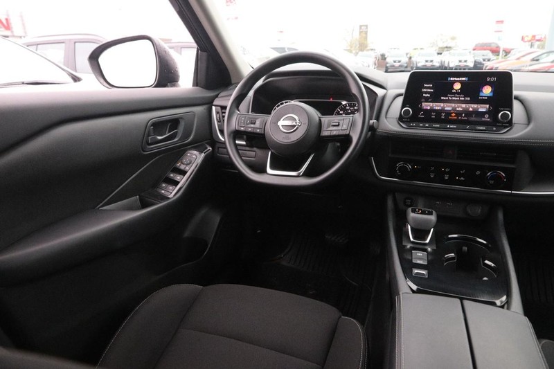 Nissan Rogue Vehicle Image 19