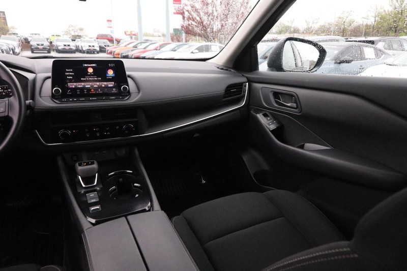 Nissan Rogue Vehicle Image 22