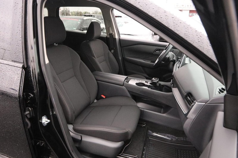 Nissan Rogue Vehicle Image 23