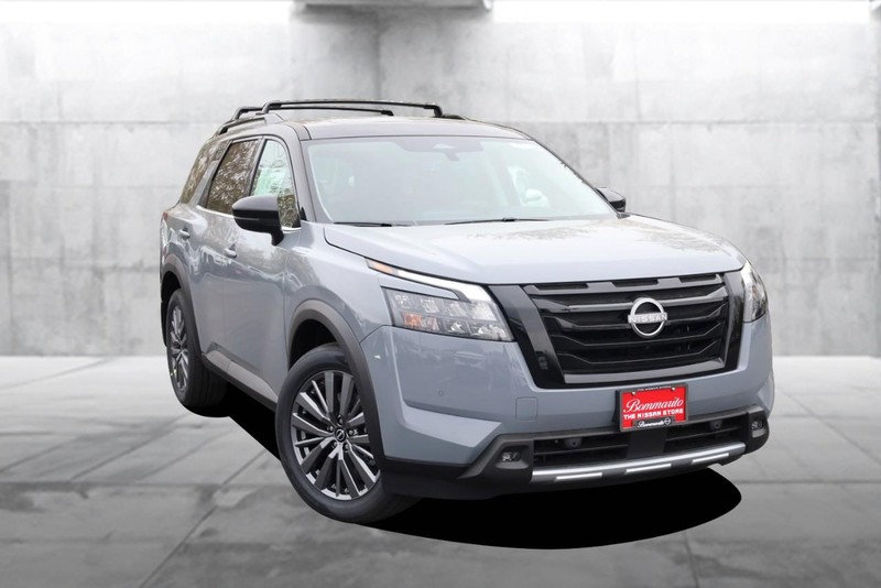 Nissan Pathfinder Vehicle Image 02