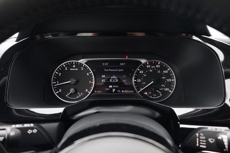 Nissan Pathfinder Vehicle Image 10