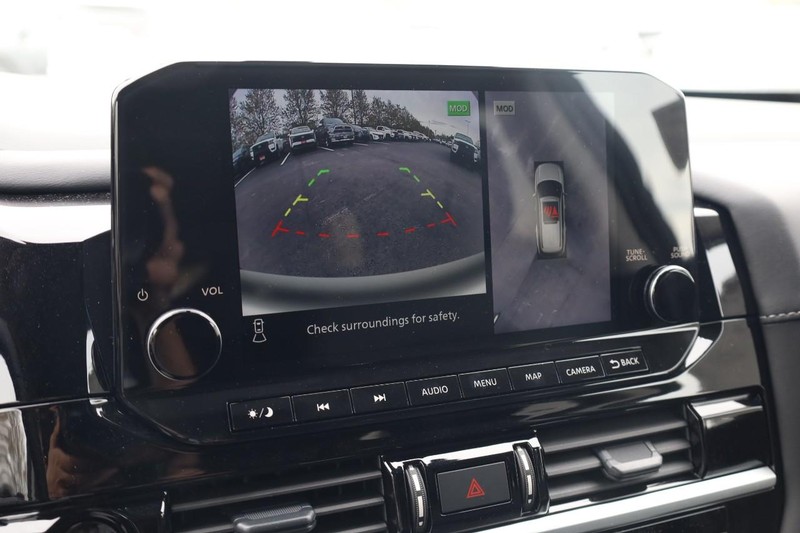 Nissan Pathfinder Vehicle Image 13