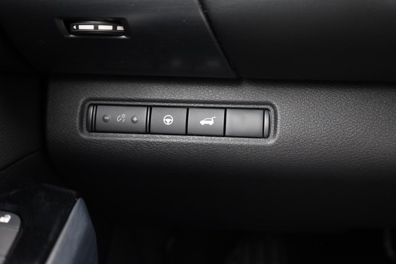 Nissan Pathfinder Vehicle Image 17