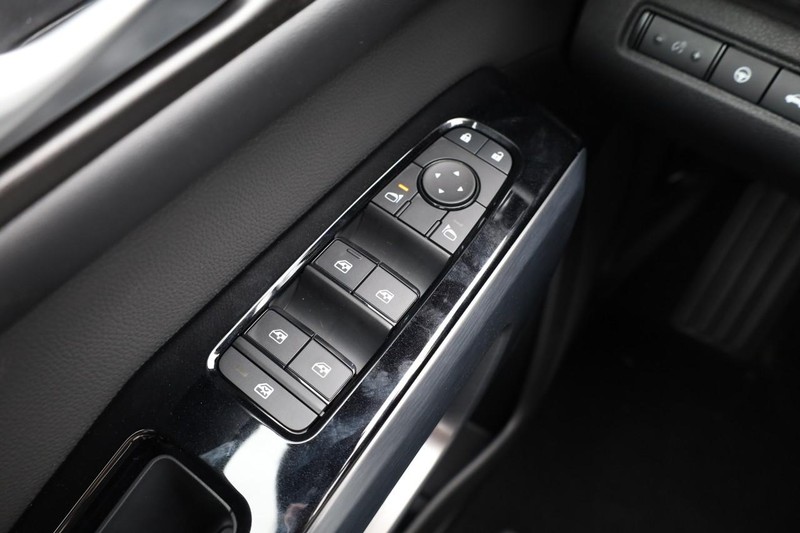 Nissan Pathfinder Vehicle Image 18