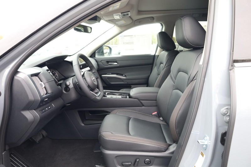 Nissan Pathfinder Vehicle Image 20