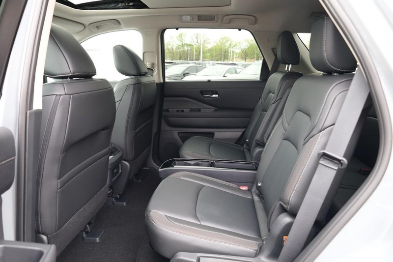 Nissan Pathfinder Vehicle Image 21