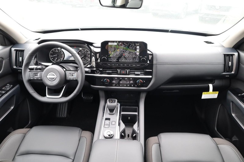 Nissan Pathfinder Vehicle Image 26