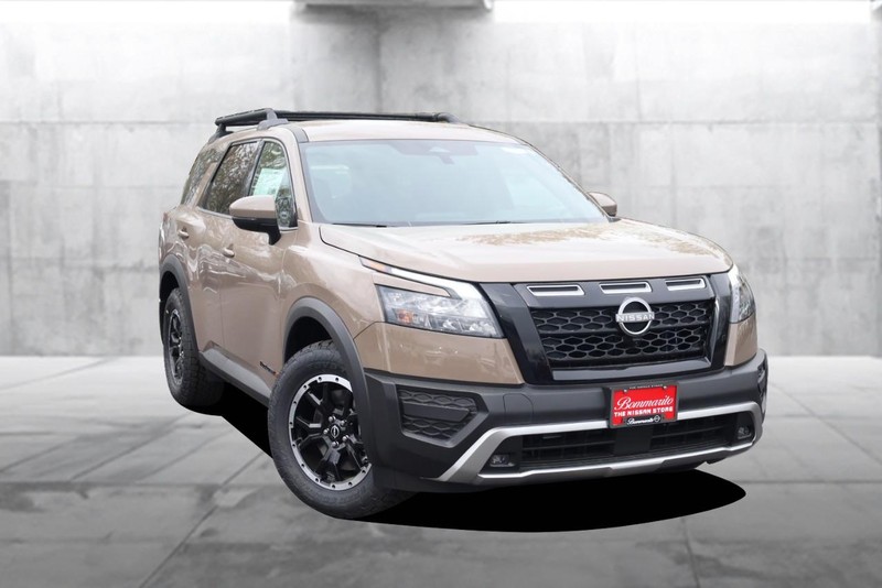 Nissan Pathfinder Vehicle Image 02