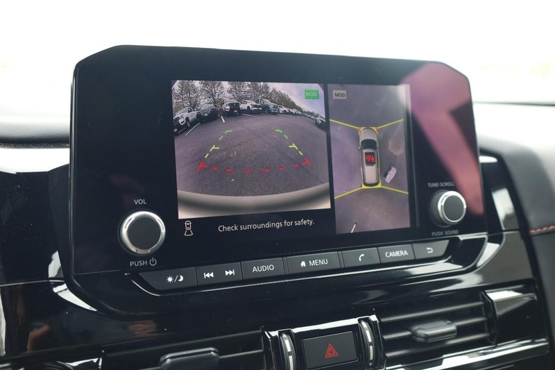 Nissan Pathfinder Vehicle Image 13