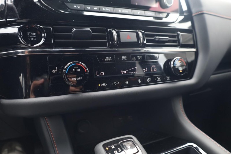 Nissan Pathfinder Vehicle Image 14