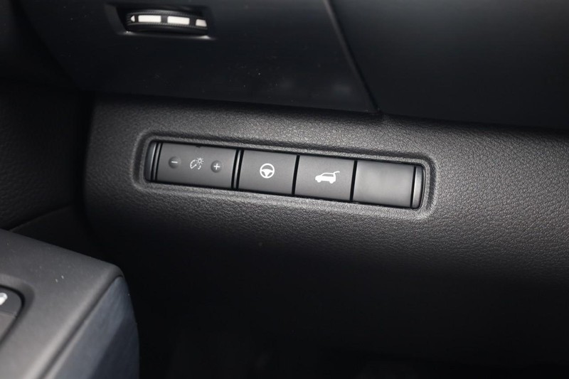 Nissan Pathfinder Vehicle Image 17