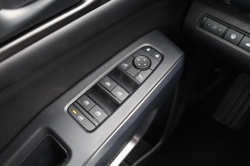 Nissan Pathfinder Vehicle Image 18