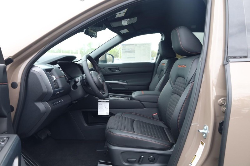 Nissan Pathfinder Vehicle Image 20