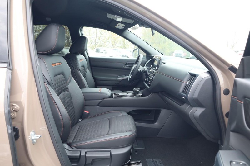 Nissan Pathfinder Vehicle Image 27