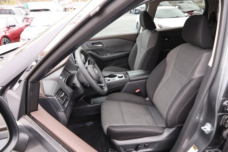 Nissan Rogue Vehicle Image 08