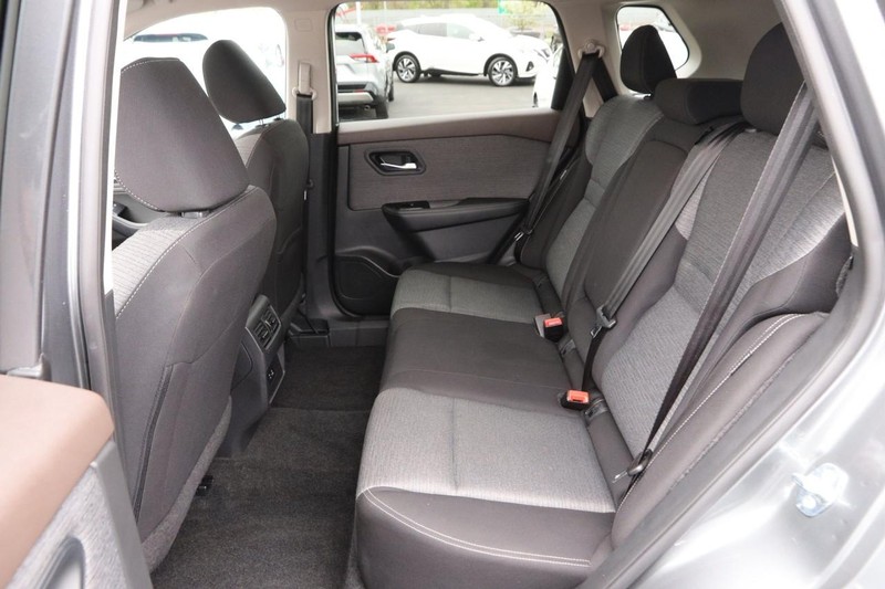 Nissan Rogue Vehicle Image 09
