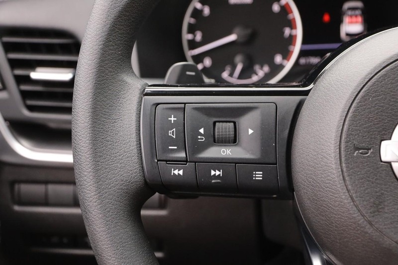 Nissan Rogue Vehicle Image 11