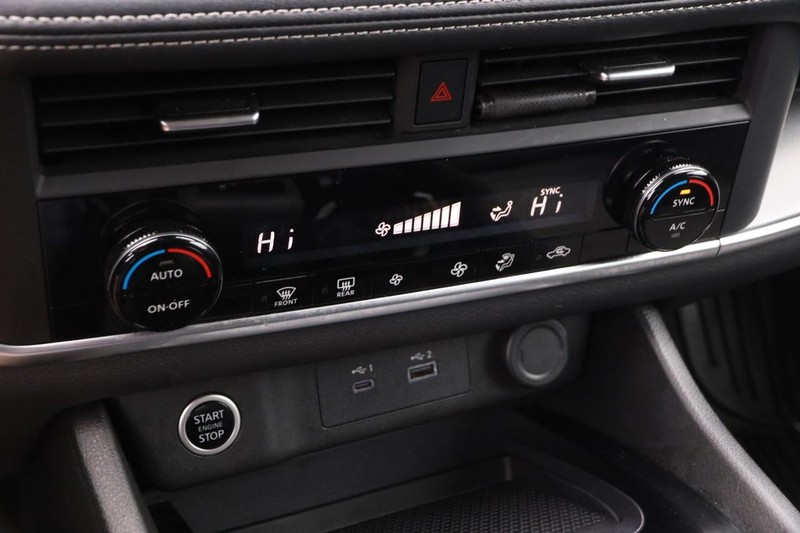 Nissan Rogue Vehicle Image 17