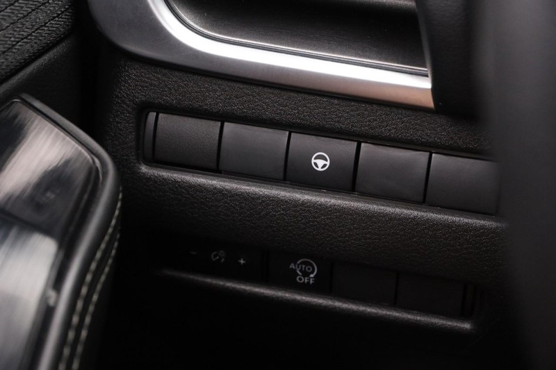 Nissan Rogue Vehicle Image 19