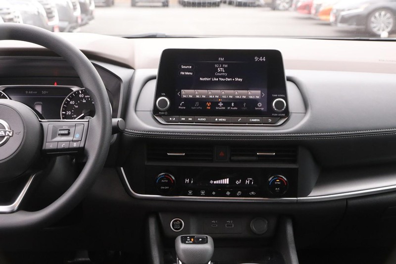 Nissan Rogue Vehicle Image 23