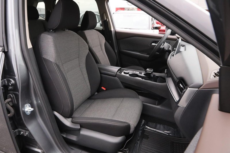 Nissan Rogue Vehicle Image 25