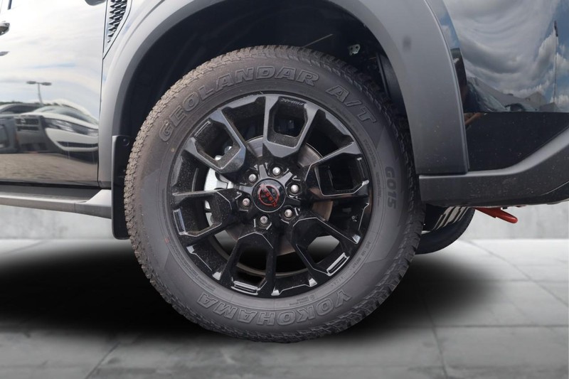 Nissan Armada Vehicle Image 03