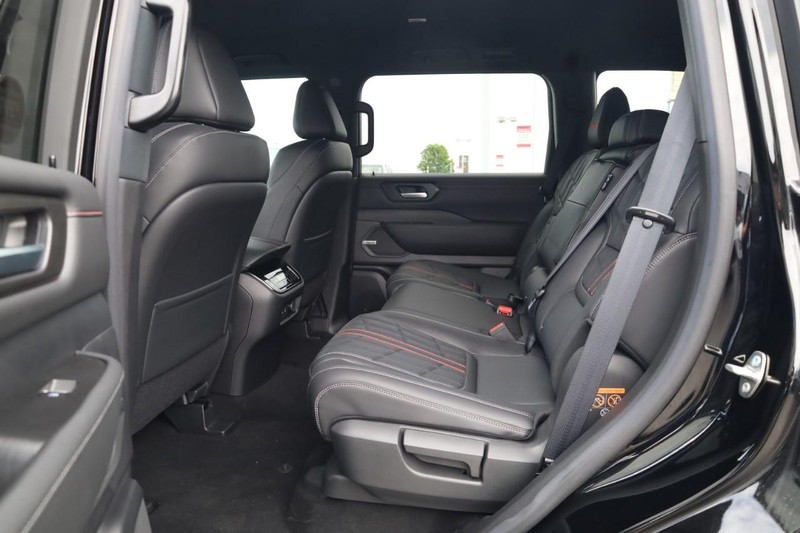 Nissan Armada Vehicle Image 09