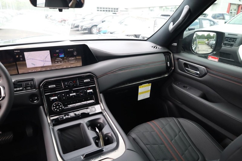 Nissan Armada Vehicle Image 18