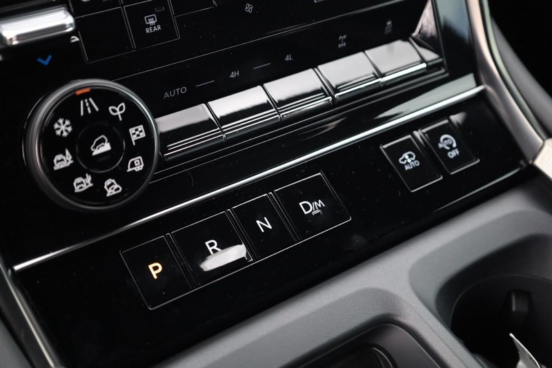 Nissan Armada Vehicle Image 24