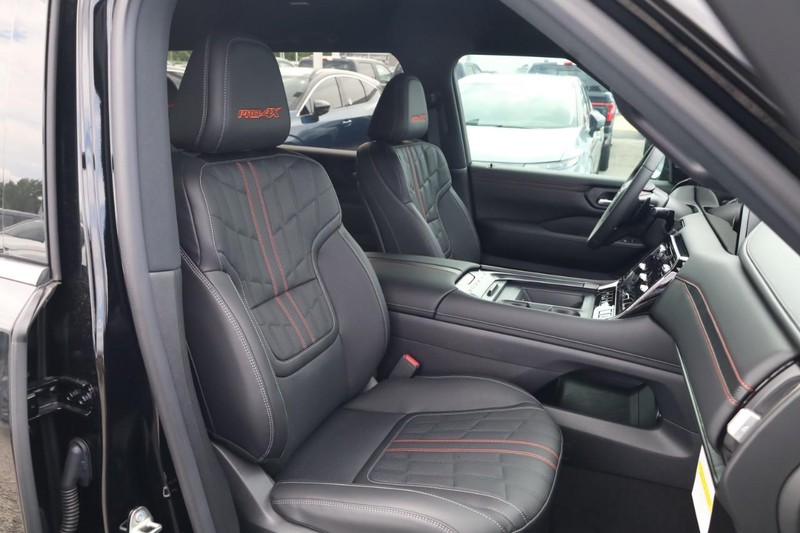 Nissan Armada Vehicle Image 25