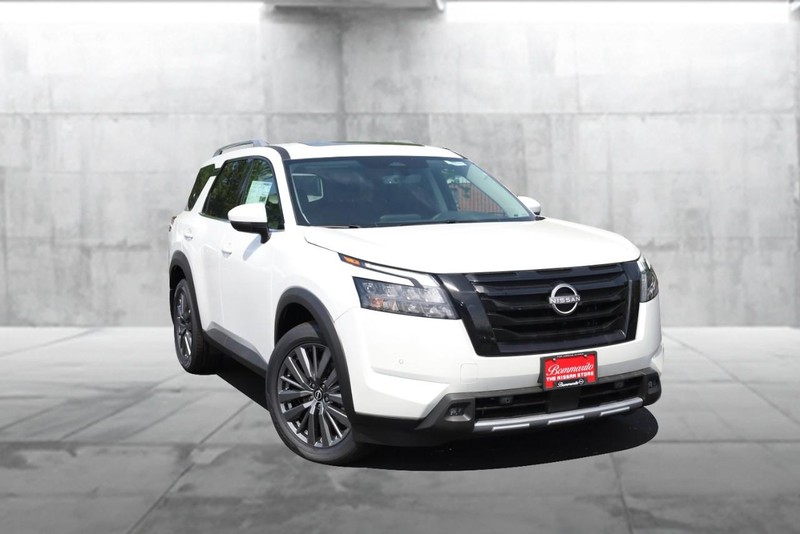 Nissan Pathfinder Vehicle Image 02