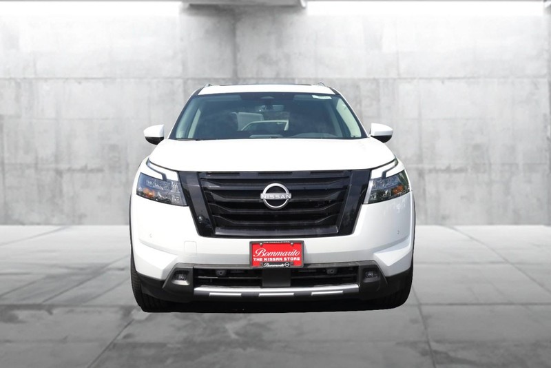 Nissan Pathfinder Vehicle Image 04