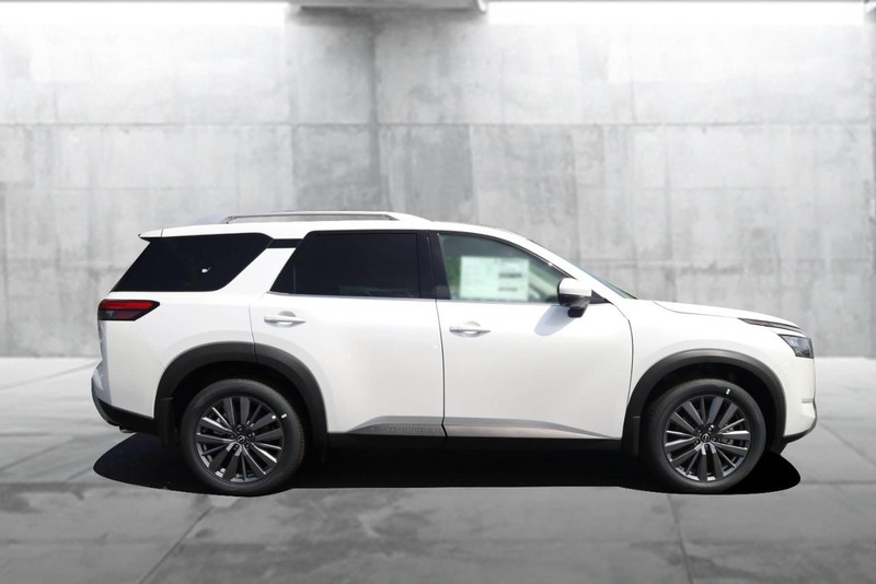 Nissan Pathfinder Vehicle Image 05