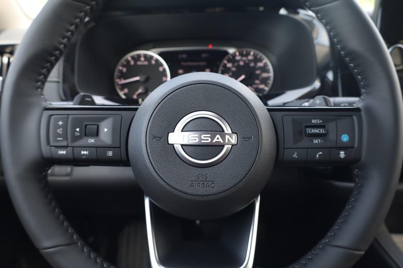 Nissan Pathfinder Vehicle Image 09