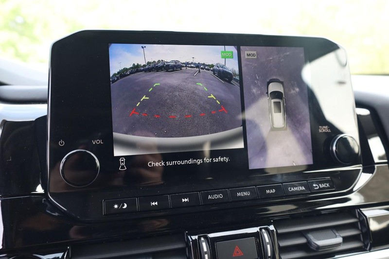Nissan Pathfinder Vehicle Image 13
